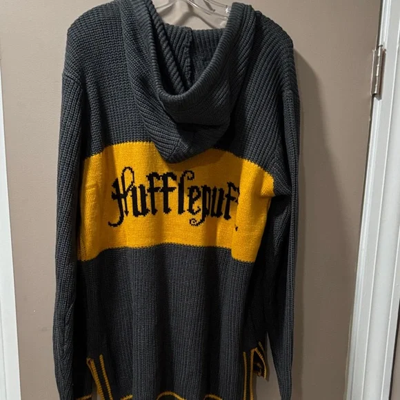 Bioworld Grey and Gold V-Neck Harry Potter Hufflepuff Hooded Sweater - Picture 6 of 8